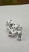 Mini dés de jeu en acrylique carrés à six faces, noir et blanc, taille 10 mm