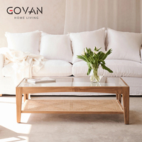 Cette table basse en bois massif de style scandinave convient à une utilisation dans les salles d'accueil familiales et les hôtels