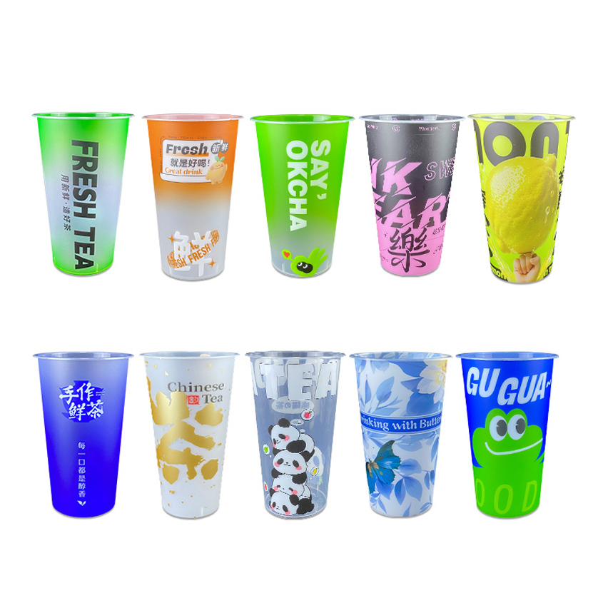 Gobelet en plastique collé à l'intérieur du film #2