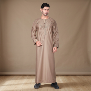 Túnica Árabe Premium para Hombre en Color Taupe, Túnica Musulmana Tradicional con Costuras en Contraste para la Moda de Oriente Medio y Europa - Product Image 1