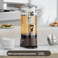 L'hôtel fournit du thé et du café avec un distributeur de thé chaud équipé d'un filtre en acier inoxydable de style britannique et d'un seau de 10 L