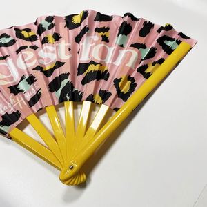 Éventail pliant en plastique de 13 pouces avec impression de logo personnalisé, design classique fait main et son claquement sonore - Product Image 3