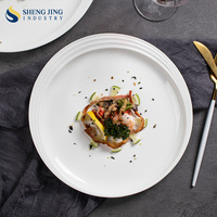 Nouvelles assiettes de restaurant blanches en gros assiette en céramique avec texture logo personnalisable plat rond d'hôtel pour buffet