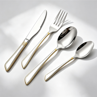 Ensemble de couverts modernes 4 pièces en acier inoxydable 410, finition miroir, avec garniture dorée et poignée perlée, pour la restauration fine et les mariages