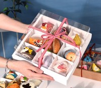 Boîte d'emballage cadeau en carton blanc à 9 compartiments avec logo personnalisé, élégante boîte à macarons au chocolat à neuf compartiments avec couvercle transparent, vente en gros