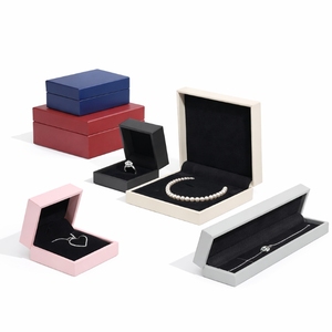 Boîte de rangement de bijoux en cuir PU rigide de luxe pour vente en gros, avec insert personnalisé pour bijoux, gaufrage et logo personnalisé OEM - Product Image 2