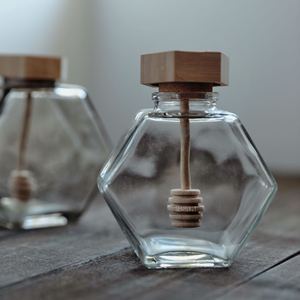 Vente directe d'usine bouteille de miel de qualité <span class=keywords><strong>alimentaire</strong></span> <span class=keywords><strong>vide</strong></span> verre hexagone pot de confiture avec louche - Product Image 6