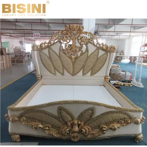 Juego de dormitorio de boda maestro del castillo del Palacio Real de estilo francés de lujo hecho a mano de madera tallada y cama doble de tela - Product Image 2