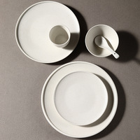 Service de table en céramique beige avec motif personnalisé, design allemand en porcelaine, style moderne, durable pour les mariages et les réceptions