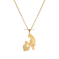 Collier Pendentif Grossesse en Acier Inoxydable Plaqué Or 18K pour Future Maman, Bijou Famille avec Charme Papa, Maman et Bébé