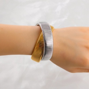 Đồ Trang Sức Thời Trang 18K Vàng Bạc Mạ Thép Không Gỉ Mùa Xuân Kết Cấu Rắn Đôi Lớp Chiều Rộng Qua Vòng Đeo Tay <span class=keywords><strong>Bangle</strong></span> Cho Phụ Nữ - Product Image 2