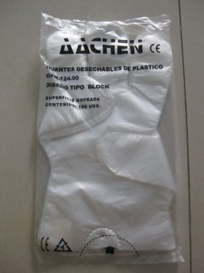 Gants <span class=keywords><strong>de</strong></span> <span class=keywords><strong>cuisine</strong></span> jetables <span class=keywords><strong>en</strong></span> <span class=keywords><strong>plastique</strong></span>, polyéthylène, pour la gestion des aliments - Product Image 5