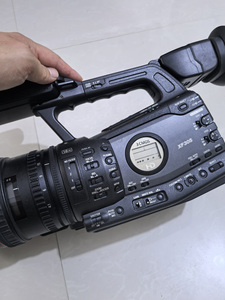 Caméscope professionnel HD Canon XF305 avec zoom optique 18x et stabilisation d'image - Product Image 6