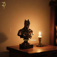 Petite statue réaliste de Batman en bronze antique personnalisée en métal moulé Figurines de Batman en bronze avec base en marbre