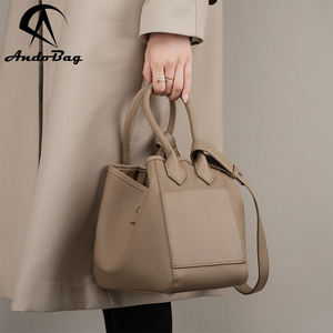 กระเป๋าถือหนังวัวแท้ AndoBag สำหรับผู้หญิง กระเป๋าทรงถังแฟชั่น พกพาสะดวก ใช้สะพายไหล่หรือสะพายข้าง รุ่น 2271 - Product Image 1
