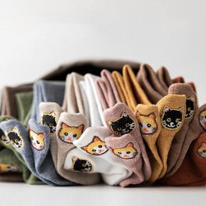 ถุงเท้าข้อสั้นผู้หญิงลายการ์ตูนสัตว์น่ารักสีพื้นปักลายสำหรับฤดูร้อนขายส่ง - Product Image 3