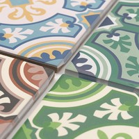 Azulejos de Pared de Cerámica Mate Antideslizantes Mediterráneos de 20x20 Hechos a Medida con Patrones Geométricos para Baños Interiores