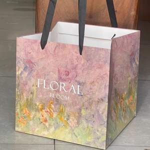 Nueva Serie de Bolsas de Mano de Cartón Blanco con Diseño de Flores Pintadas al Óleo, Asa de Cinta, <span class=keywords><strong>Película</strong></span> Laminada, Regalo de San Valentín Rojo, Cuadradas, Venta al por Mayor - Product Image 6