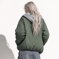 Chaqueta Acolchada para Mujer - Abrigo de Invierno Cálido con Capucha, Estilo Deportivo Urbano, Parka Verde para Uso Diario - Logotipo Personalizado