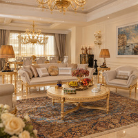 Elegantes französisches neoklassizistisches Sofa-Set aus hochwertigem beigefarbenem Stoff mit geschnitztem Holz für Wohnzimmer, geeignet für Villen- und Hotelprojekte.