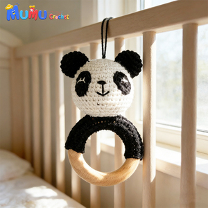 Juguete <span class=keywords><strong>de</strong></span> algodón orgánico hecho a mano al por mayor, sonajero <span class=keywords><strong>de</strong></span> ganchillo amigurumi con anillo <span class=keywords><strong>de</strong></span> madera, <span class=keywords><strong>mordedor</strong></span> para bebé, ideal para regalos <span class=keywords><strong>de</strong></span> baby shower y suministros para tiendas. - Product Image 3
