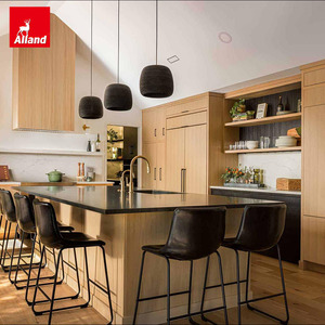 Armoire de cuisine en bois de chêne <span class=keywords><strong>clair</strong></span>, style moderne et luxueux, avec plan de travail noir, intégrée dans la crédence, pour ustensiles, par Allandgroup - Product Image 4