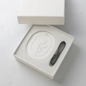 Ambientador colgante de cerámica para armario de coche blanco hecho a mano, aroma de flor de porcelana para el hogar, fragancia de yeso, difusor de aceite esencial - Product Image 1