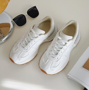 Zapatillas de entrenamiento MJL con suela gruesa - Diseño a rayas blancas y negras para aumentar la altura, calzado informal para parejas, ideal para el día a día. - Product Image 1