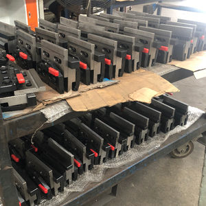 Sistema <span class=keywords><strong>de</strong></span> Sujeción Rápida <span class=keywords><strong>de</strong></span> Alta Precisión FABMAX con 2 <span class=keywords><strong>Tipos</strong></span> <span class=keywords><strong>de</strong></span> Estilo Amada y Estilo Europeo para Máquina <span class=keywords><strong>de</strong></span> Doblado CNC - Product Image 5