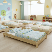 Lit de sol pour enfants en bois d'hévéa en gros avec sommier en pin de Nouvelle-Zélande à profil bas et peinture lisse écologique