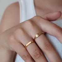 Benutzer definierte 18 Karat vergoldete Edelstahl Blank Siegel Fingerring zierliche personal isierte Damen Trendy Fashion Ringe