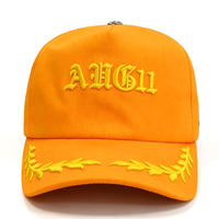 Op maat gemaakte oranje gotische pet met lage minimale bestelhoeveelheid (MOQ), OEM, ODM, laurierblaadjes, geborduurde gele tekst, baseballcap, gestructureerd, 5 panelen