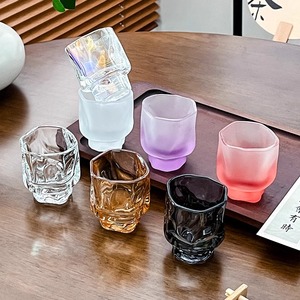 All'ingrosso Creative irregolari tazze da tè in vetro colorato Mini Tequila Shot bicchieri da Cocktail Whiskey Shot bicchieri - Product Image 3