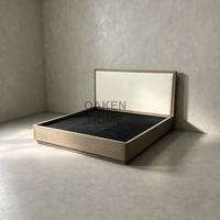 OAKEN Natürliches Eichen-Niedrigprofil-Plattformbett in Kingsize mit Gepolstertem Kopfteil Minimalistisches Massivholz-Bettgestell Schlafzimmermöbel