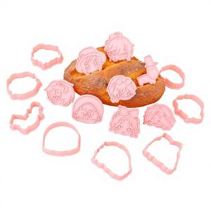 Nouveaux emporte-pièces style chaise de carnaval et dessin animé pour biscuits embossés et argile DIY - Product Image 1