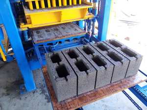 Donyue QT4-15自動インターロックホーム用セメントブロック製造機コンクリートレンガメーカーモーターポンプ成形ライン砂生用 - Product Image 4