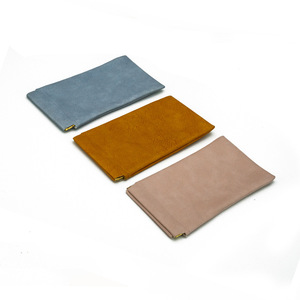 Étui à lunettes rectangulaire bleu ciel avec fermeture éclair pour le rangement des lunettes de soleil et des lunettes de vue, design tendance printemps 2024 - Product Image 3