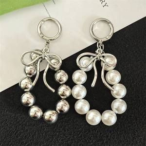 CHENXI Porte-clés exquis avec nœud papillon et perles, accessoires de téléphone, pendentif de sac en imitation perle, porte-clés en métal avec perles - Product Image 5