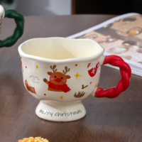 Cadeau d'hiver, tasse en céramique classique, rouge et verte, mug en porcelaine verni pour les fêtes, avec décorations de Noël en 3D