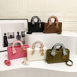 Sac à main tissé pour femme 2026 Nouveau sac à bandoulière élégant haut de gamme <span class=keywords><strong>Lady</strong></span> <span class=keywords><strong>Diana</strong></span> avec fermeture magnétique et doublure en polyester - Product Image 3