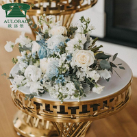 Table à gâteau de mariage avec base en métal doré et plateau en MDF, utilisée pour les fêtes