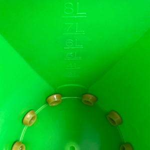 Seau d'alimentation en plastique <span class=keywords><strong>de</strong></span> haute qualité <span class=keywords><strong>de</strong></span> 8 L avec 6 tétines pour agneaux, moutons et chèvres - Product Image 3