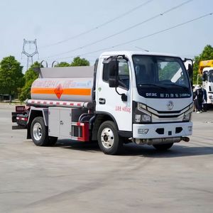 Mini-citerne DONGFENG 4x2 2CBM 3CBM pour carburant, camion-citerne mobile diesel avec pompe et distributeur à vendre - Product Image 2