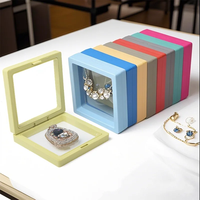 Boîte de présentation flottante de luxe haut de gamme en PE, boîte à film transparent pour emballage de bracelets, colliers et pierres précieuses