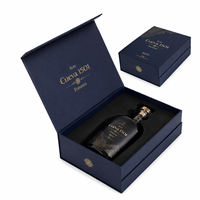 Caja de Regalo para Vino Ecológica Personalizada en Negro y Beige, Diseño Magnético con Relieve, Inserto de EVA y Forro de Seda para 2 Botellas y Accesorios