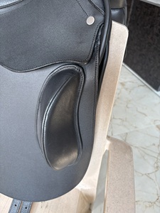Selle d'obstacle anglaise en cuir noir avec arceau en bois, taille complète pour l'équitation - Product Image 6
