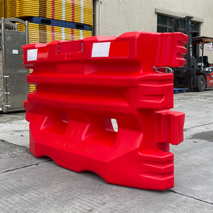 Barrera de Agua de Plástico T2, Barrera de Seguridad de HDPE Moldeada por Soplado con Adhesivo Reflectante - Product Image 1