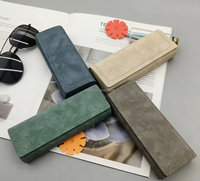 Le fabricant vend en gros des étuis à lunettes rétro de haute qualité et personnalise les étuis à lunettes de soleil avec logo.