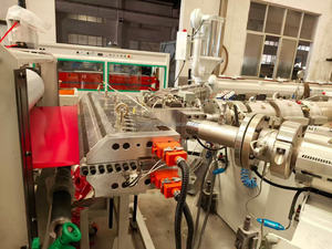 Machine d'extrusion de profilés pour tôles de toiture en plastique composite ASA PVC ondulé - Product Image 2