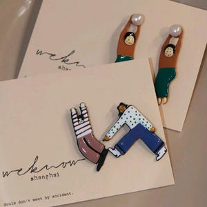 Boucles d'oreilles originales créatives et personnalisées avec illustrations colorées et mignonnes dessinées à la main, figurines de personnage {Boucles d'oreilles pour femmes} - Product Image 1